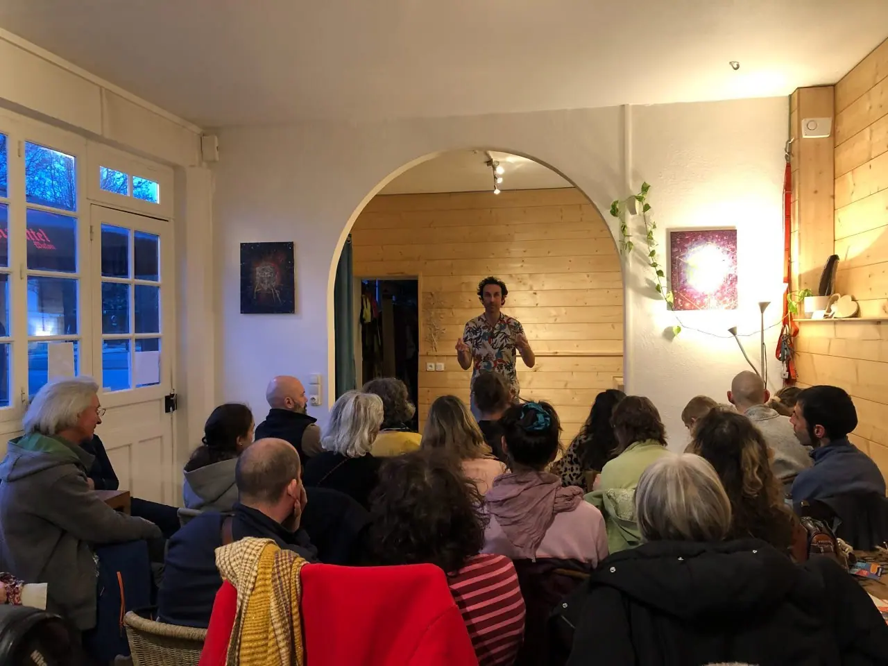 Une soirée Portails de la Vivance, le public assis en salle
